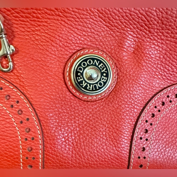 Dooney & Bourke Vintage Y2K Red Pebbled Leather Round Logo Zipper Shoulder Bag - Picture 8 of 16